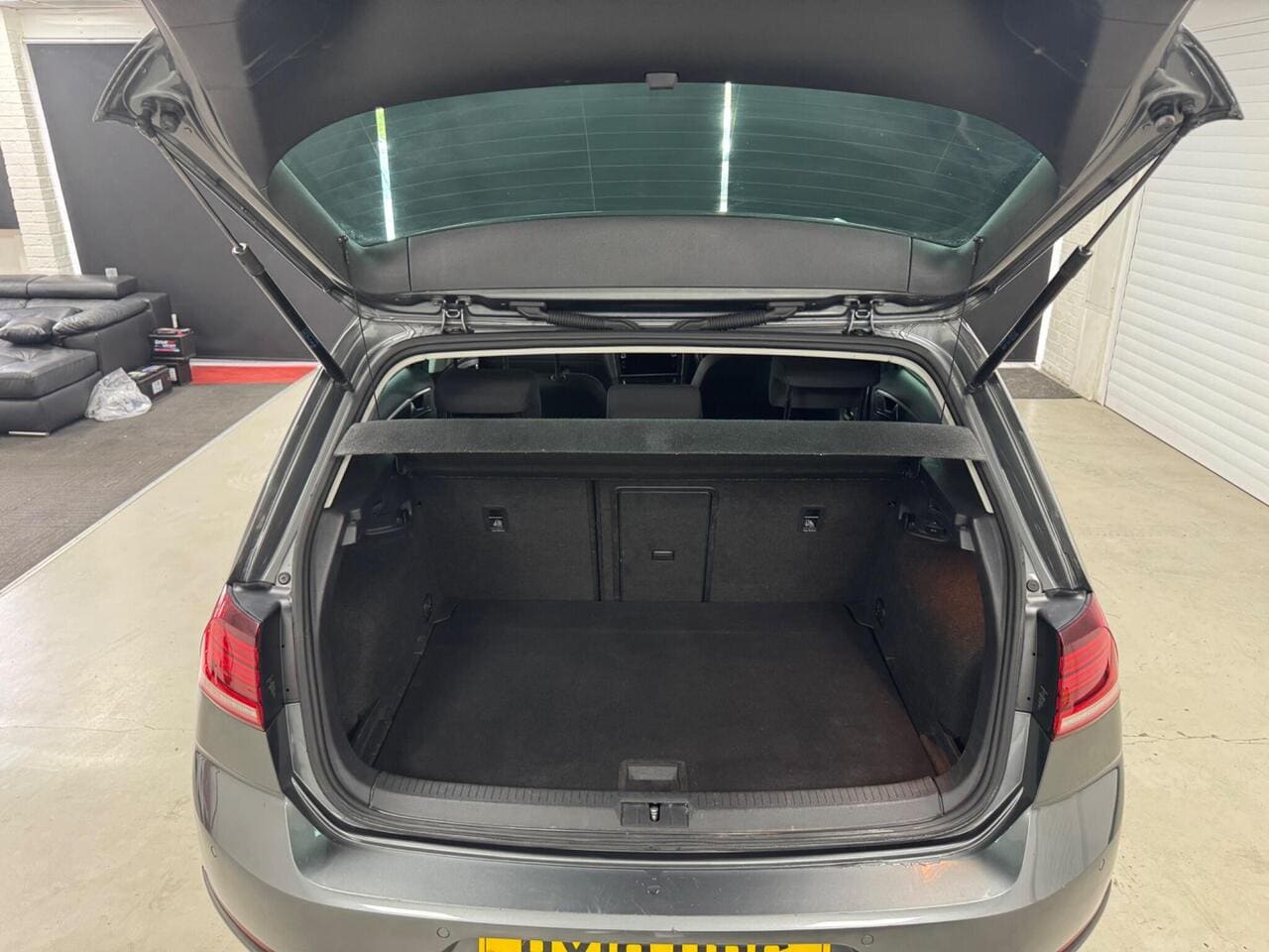 2019 Volkswagen Golf, boot (photo 8 of 30)