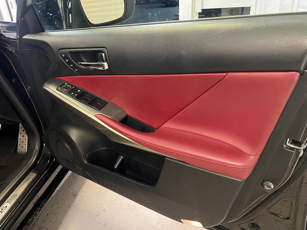 2013 Lexus IS, door interior (photo 10 of 34)