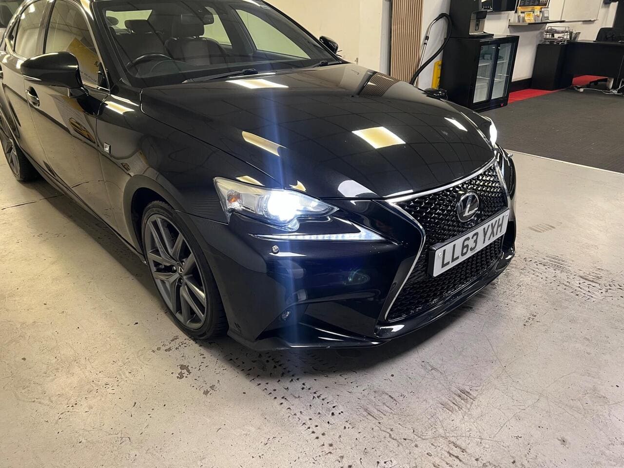 2013 Lexus IS, front right (photo 8 of 34)