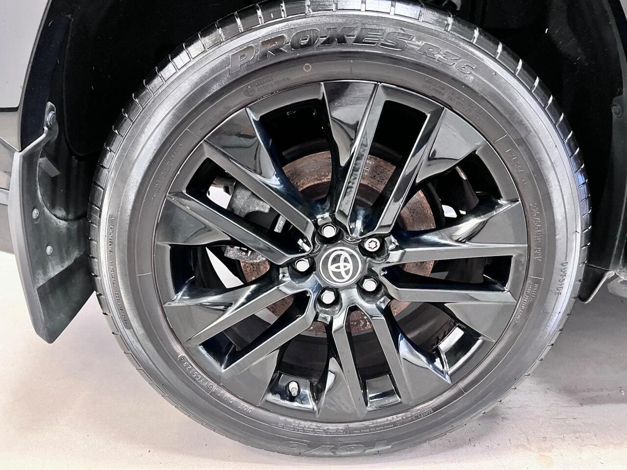 2021 Toyota RAV4, wheel (photo 16 of 38)