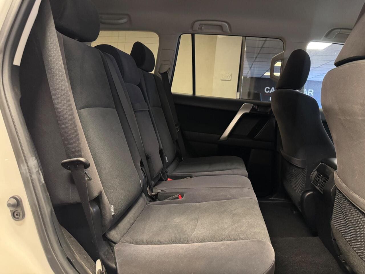 2019 Toyota Land Cruiser, seats rear (photo 11 of 39)