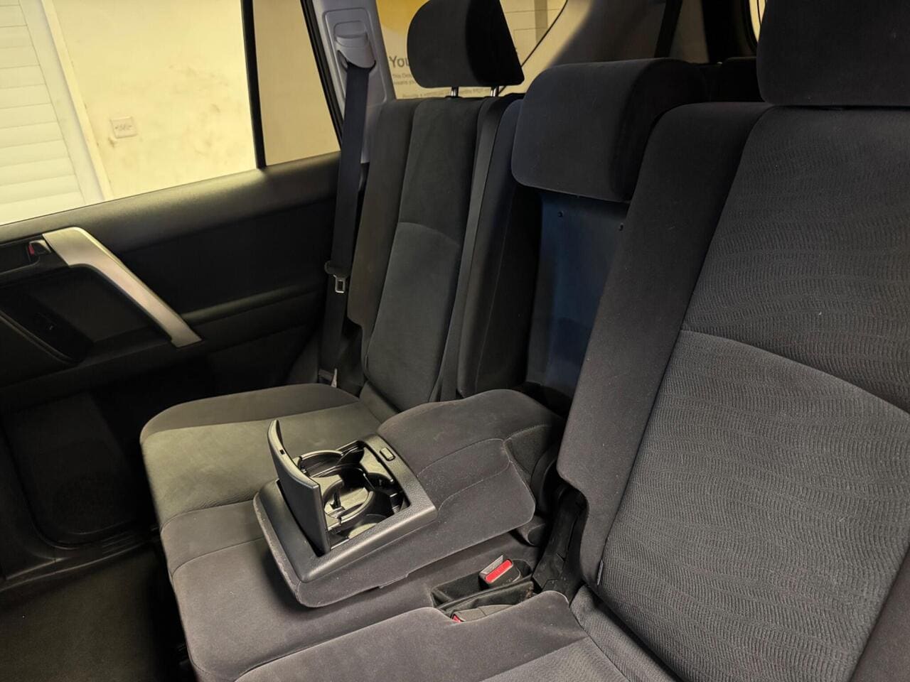 2019 Toyota Land Cruiser, seats rear (photo 9 of 39)
