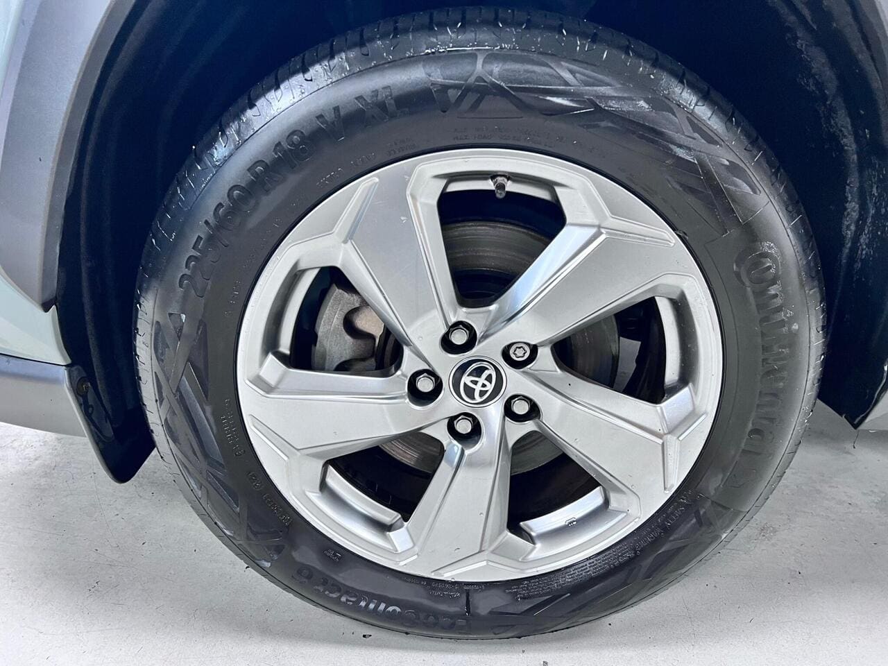 2020 Toyota RAV4, wheel (photo 36 of 36)