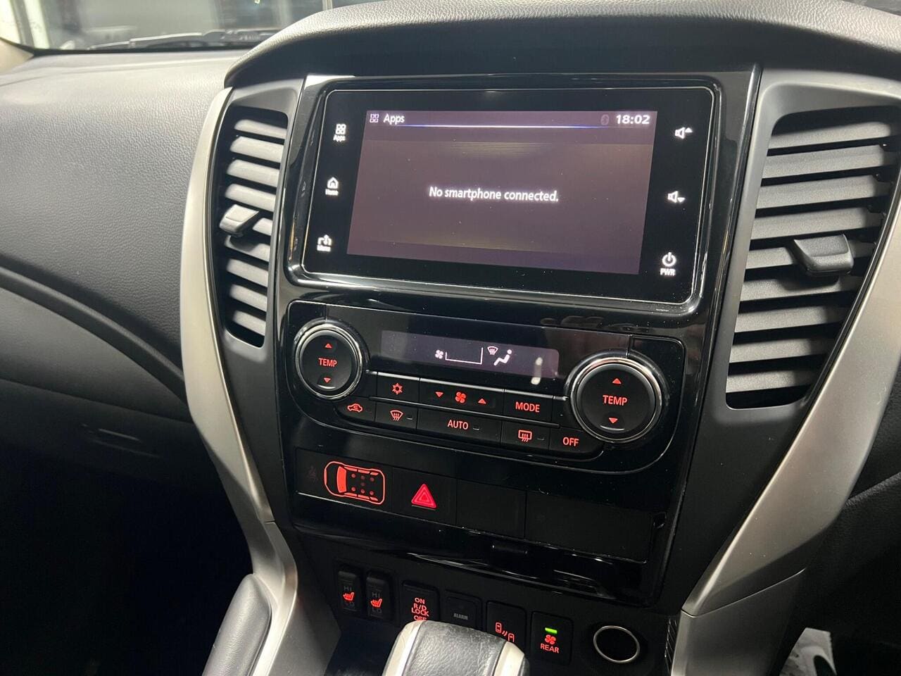 2020 Mitsubishi Shogun Sport, infotainment system (photo 33 of 44)