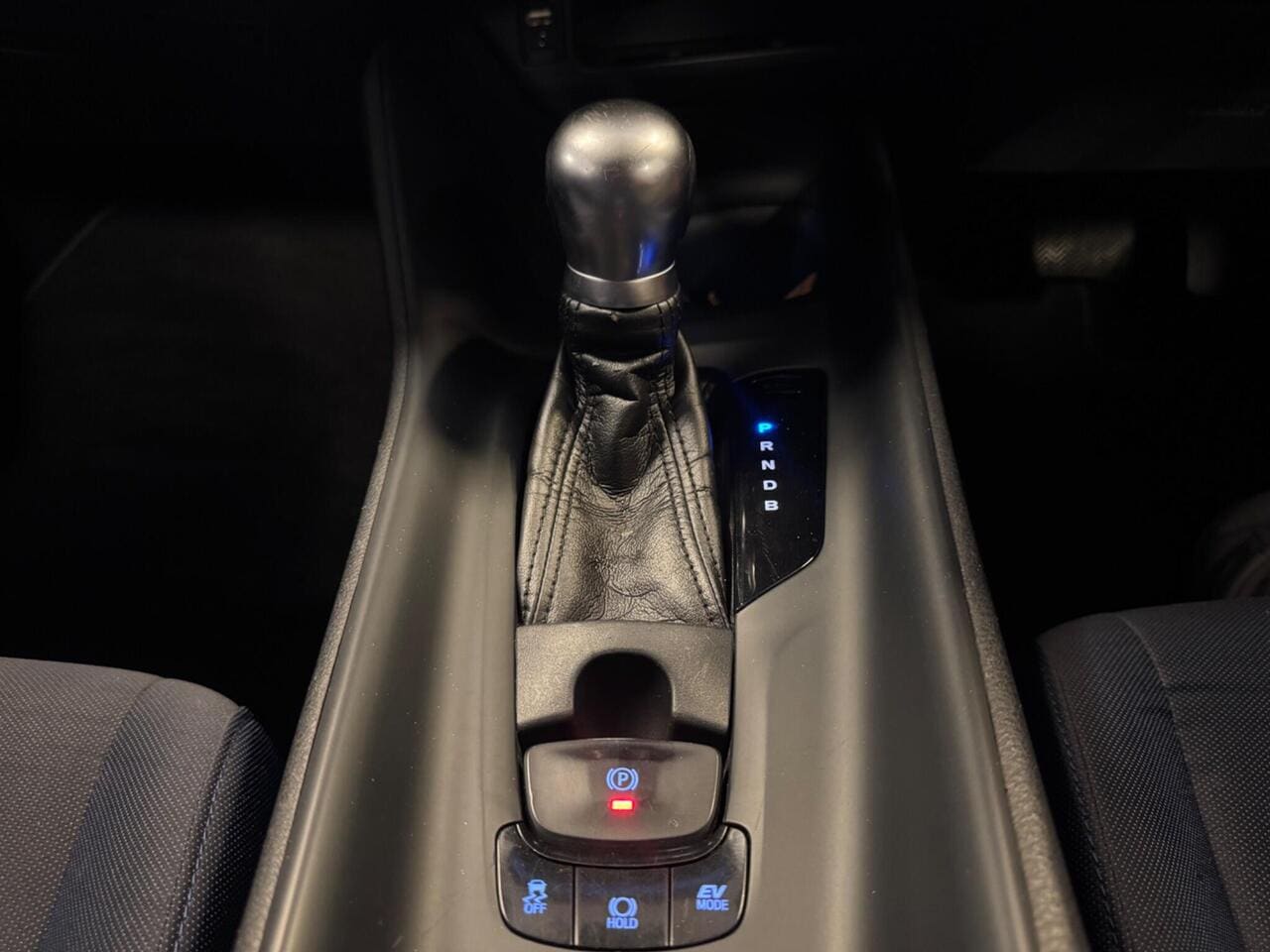 2017 Toyota C-HR, interior front (photo 13 of 31)