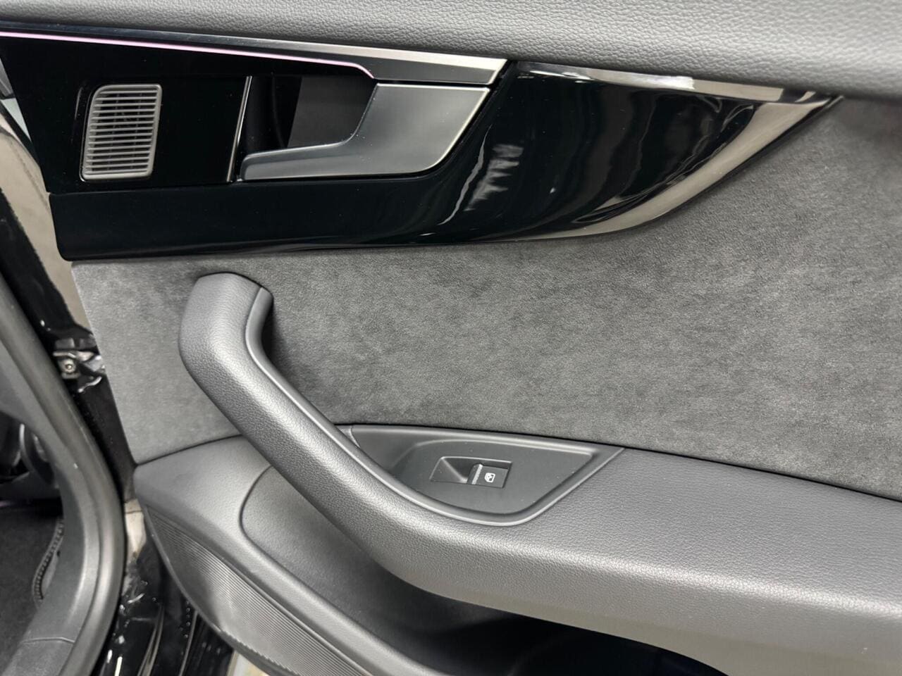 2023 Audi A5, door interior (photo 15 of 56)