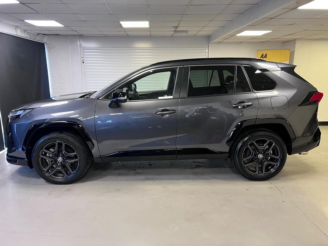 2025 Toyota RAV4, side left (photo 9 of 41)