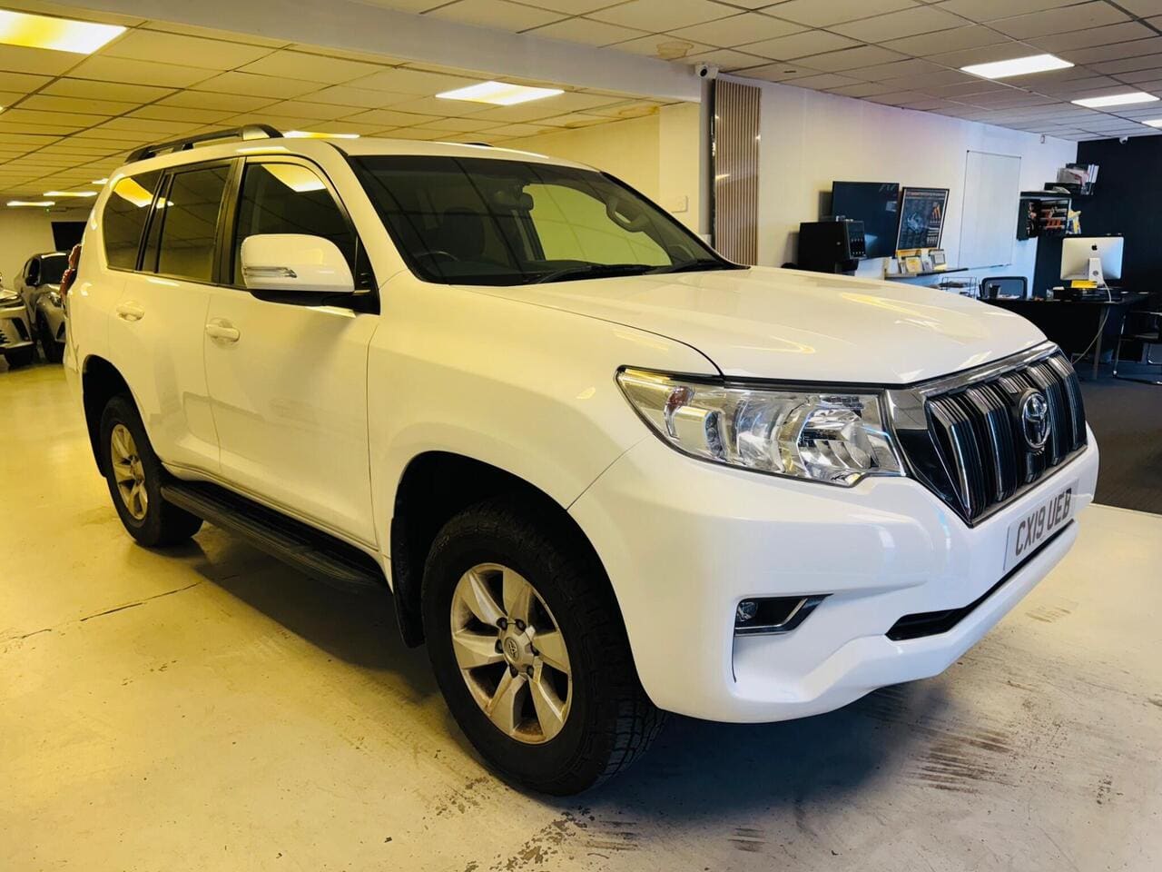 2019 Toyota Land Cruiser, front right (photo 3 of 39)
