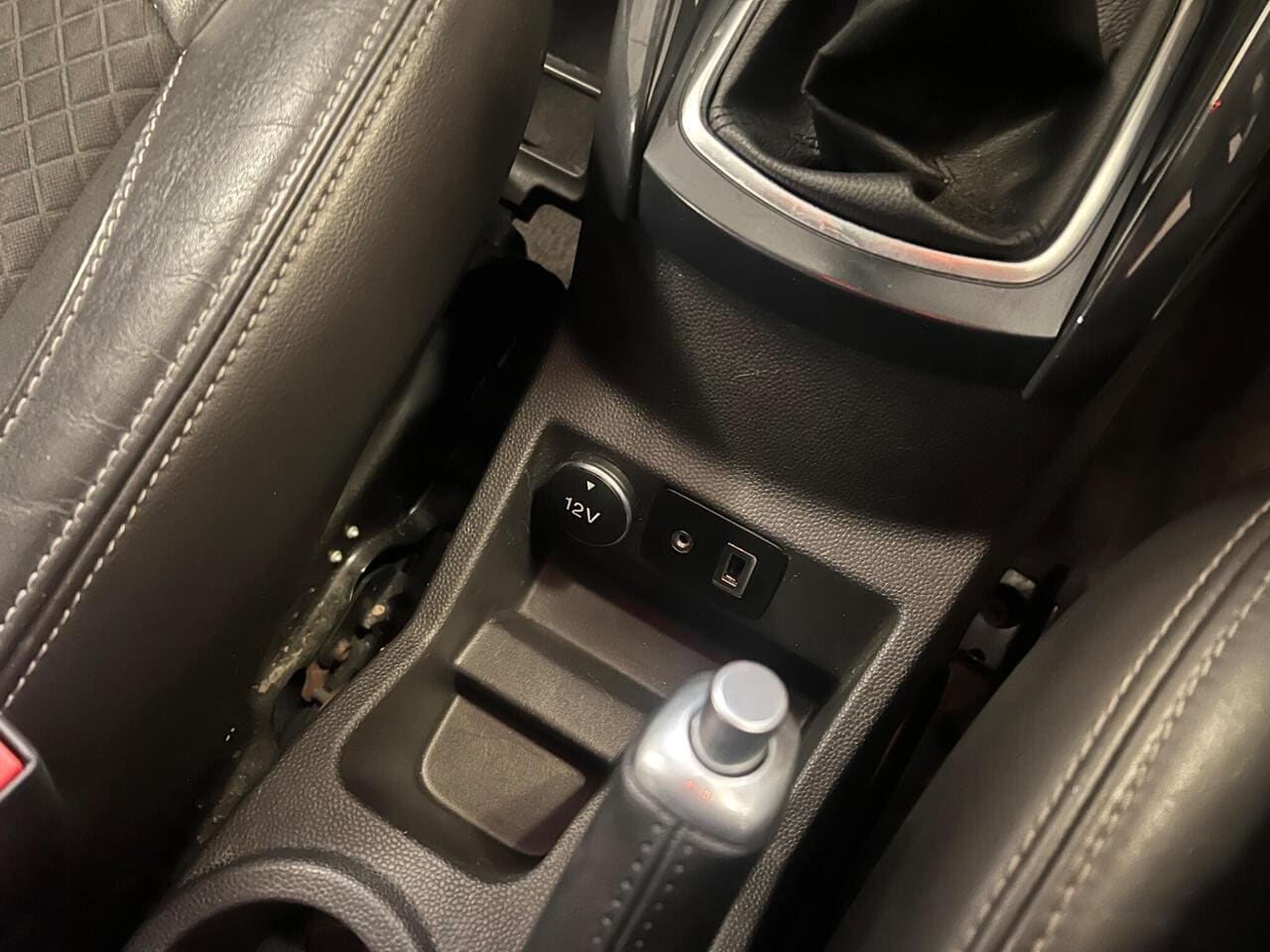 2016 Ford EcoSport, misc controls (photo 23 of 26)
