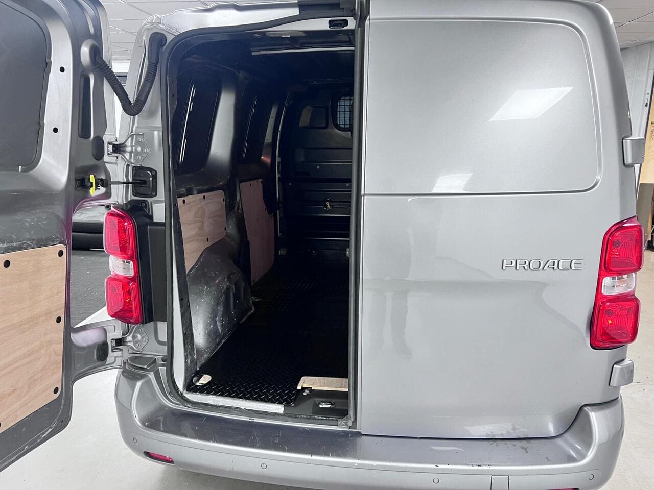 2023 Toyota ProAce, cargo space (photo 30 of 36)