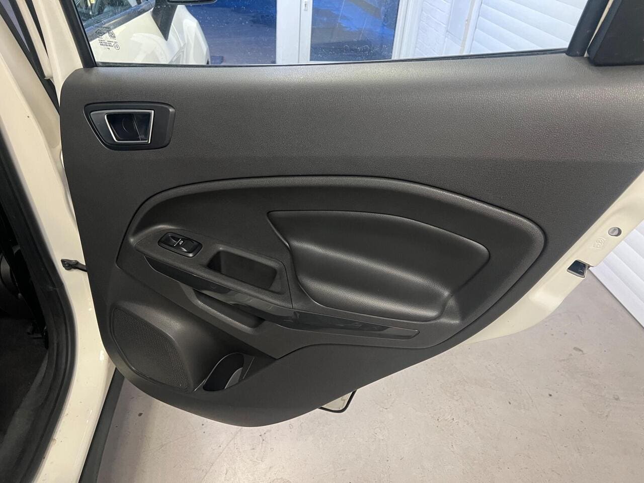 2016 Ford EcoSport, door interior (photo 18 of 26)