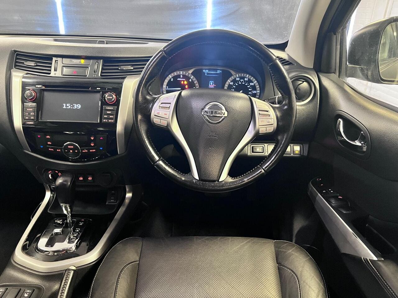 2019 Nissan Navara, steering wheel (photo 29 of 33)
