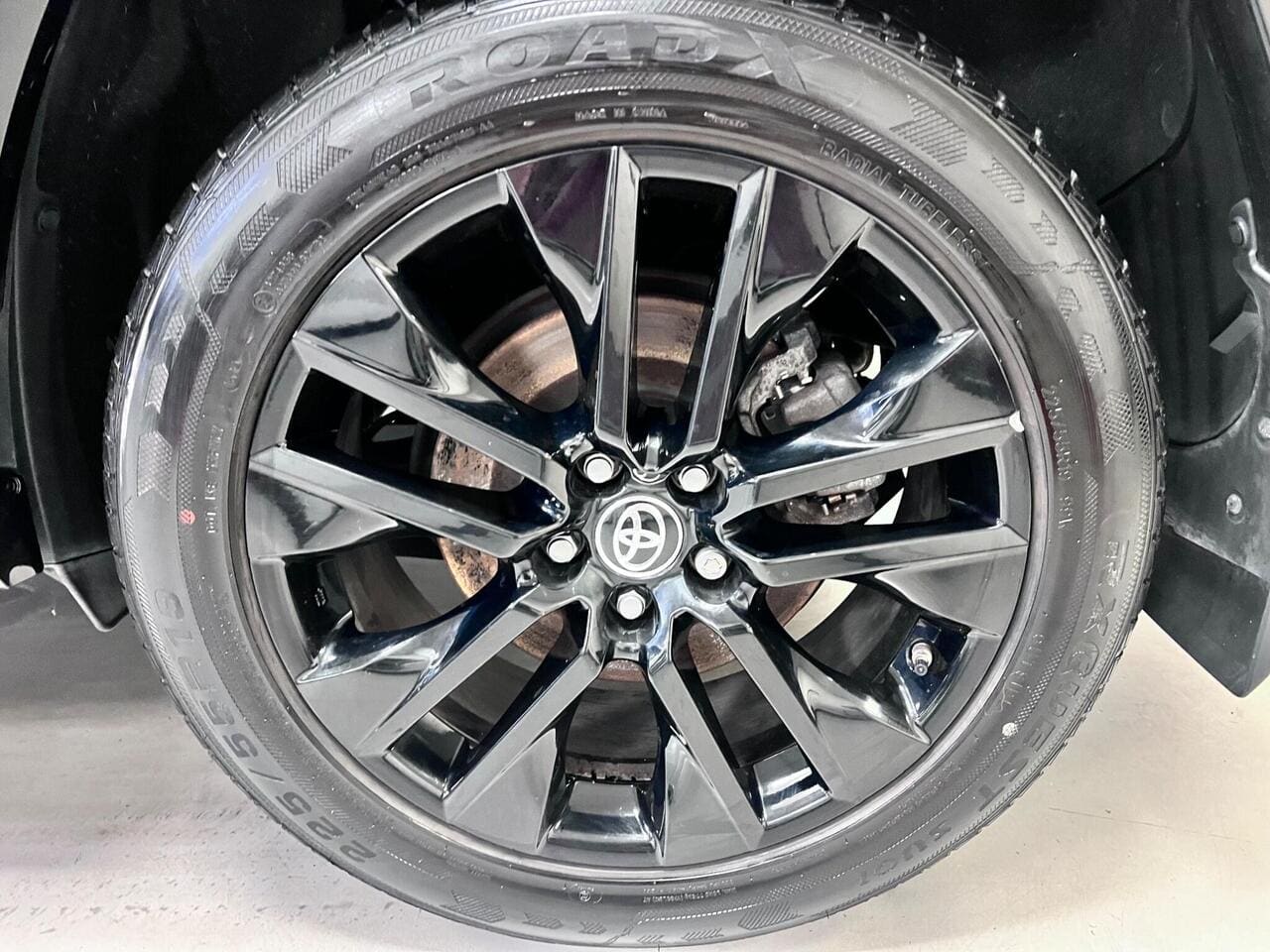 2021 Toyota RAV4, wheel (photo 14 of 38)