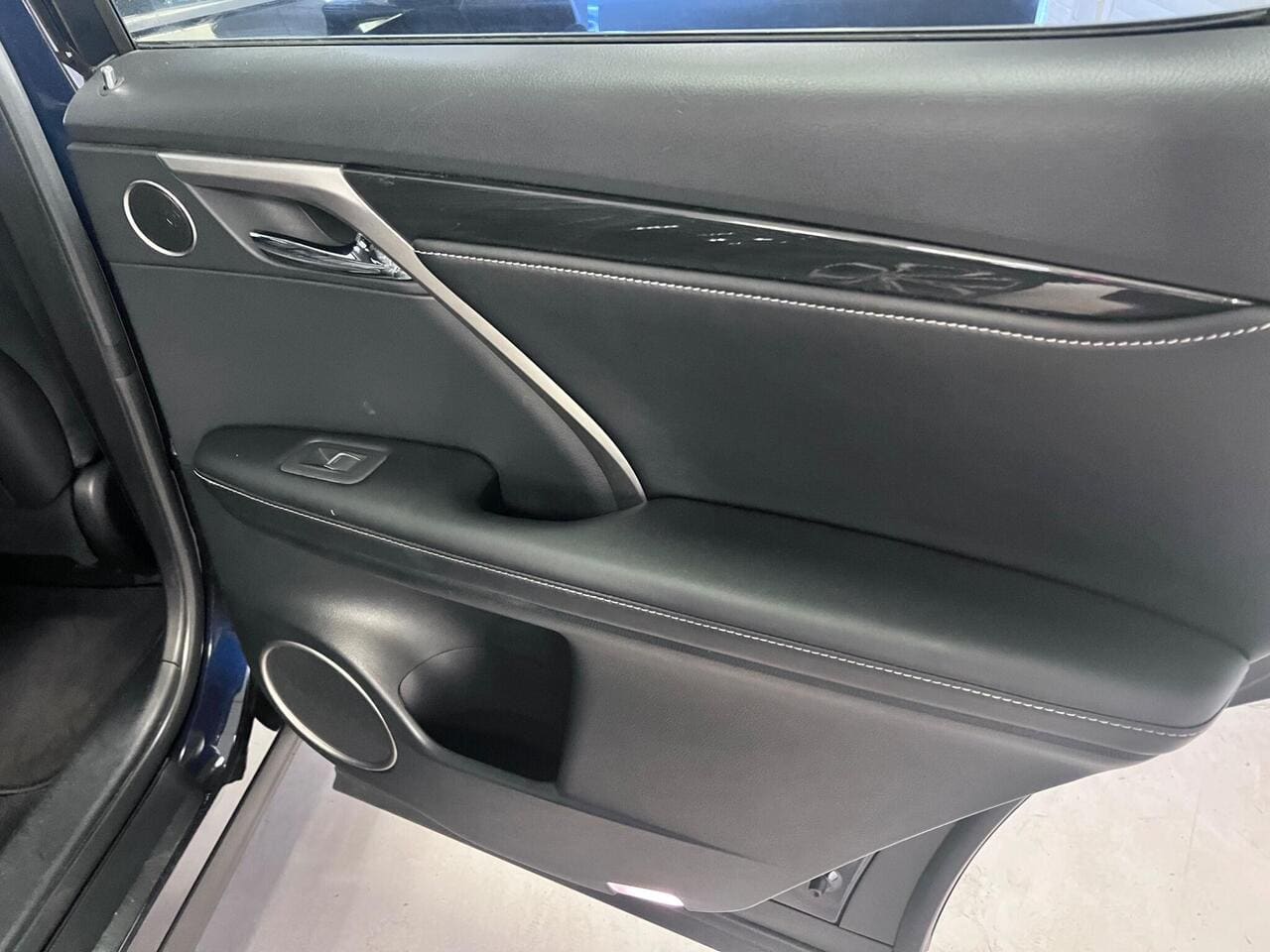 2020 Lexus RX, door interior (photo 12 of 45)