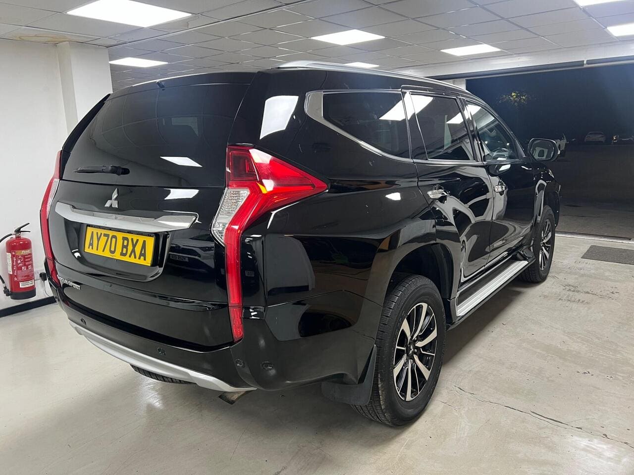 2020 Mitsubishi Shogun Sport, rear right (photo 9 of 44)