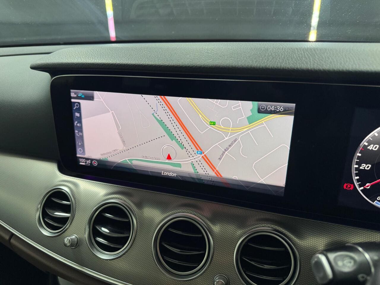 2018 Mercedes-Benz E Class, infotainment system (photo 34 of 36)