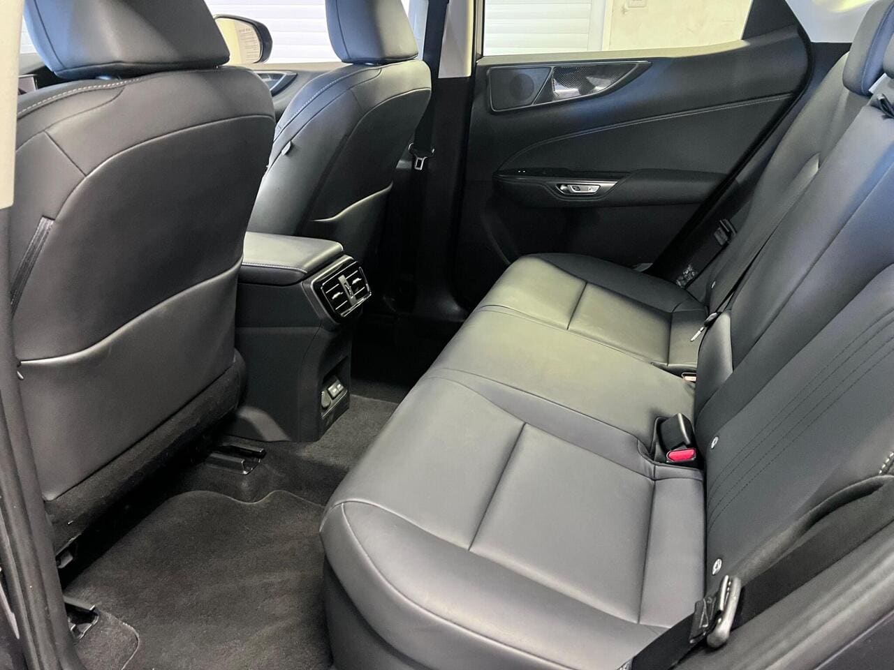 2022 Lexus NX, seats rear (photo 21 of 30)