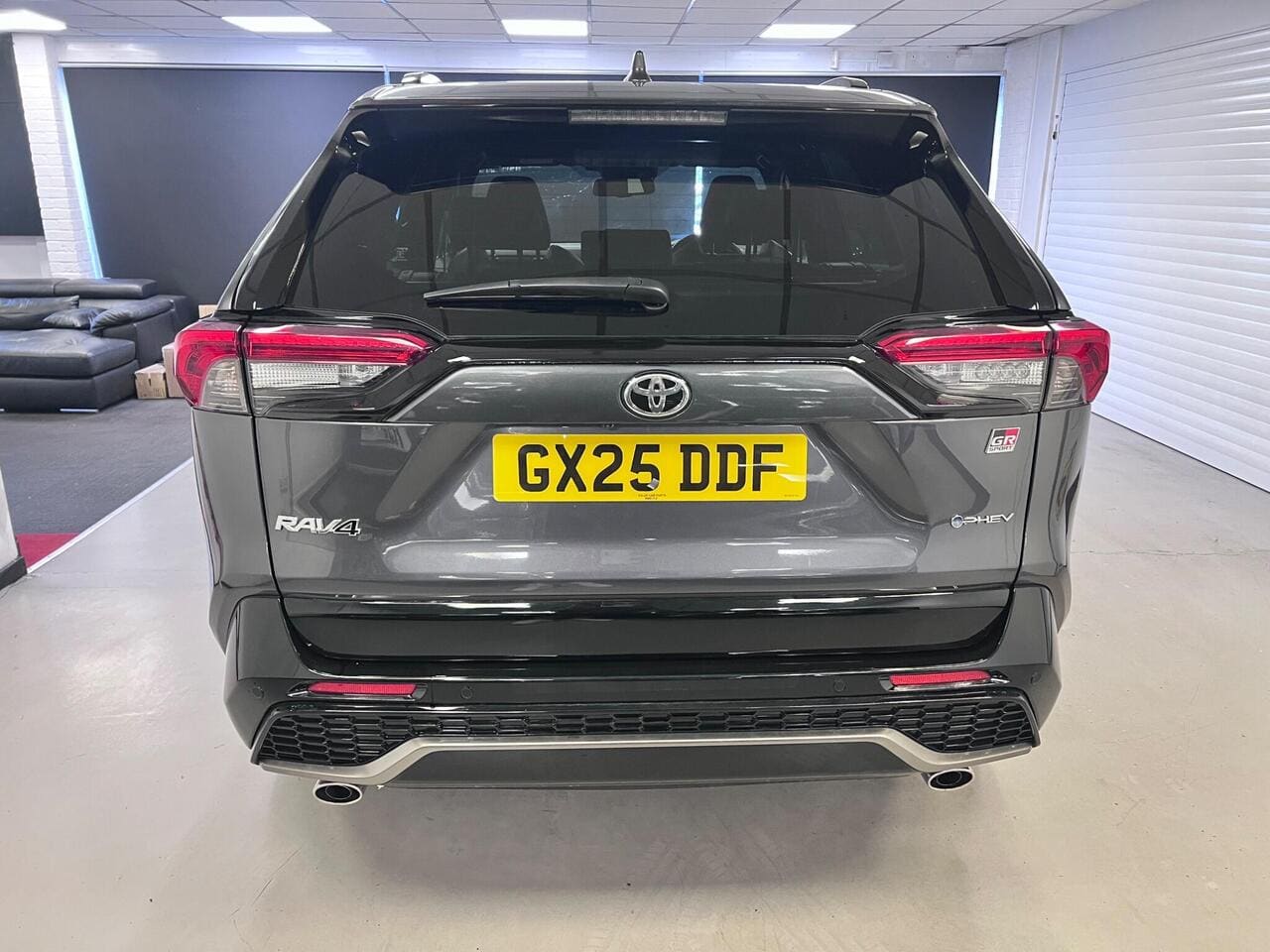 2025 Toyota RAV4, rear (photo 6 of 41)