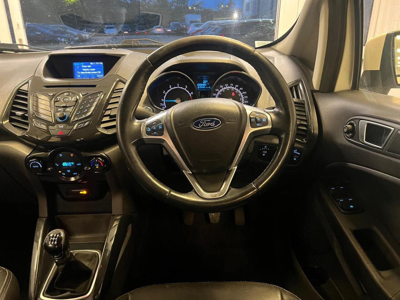 2016 Ford EcoSport, steering wheel (photo 24 of 26)