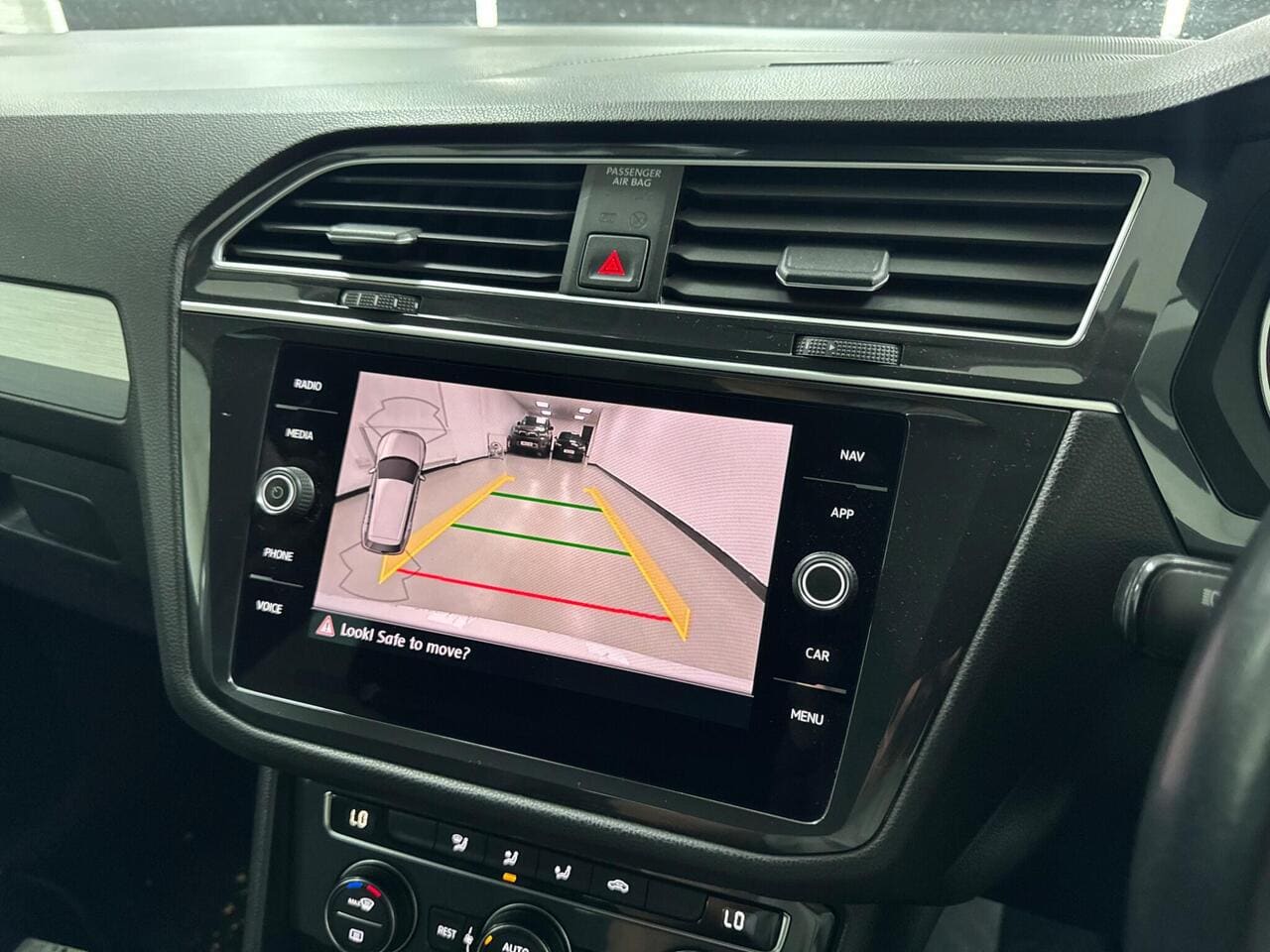 2019 Volkswagen Tiguan, infotainment system (photo 28 of 28)