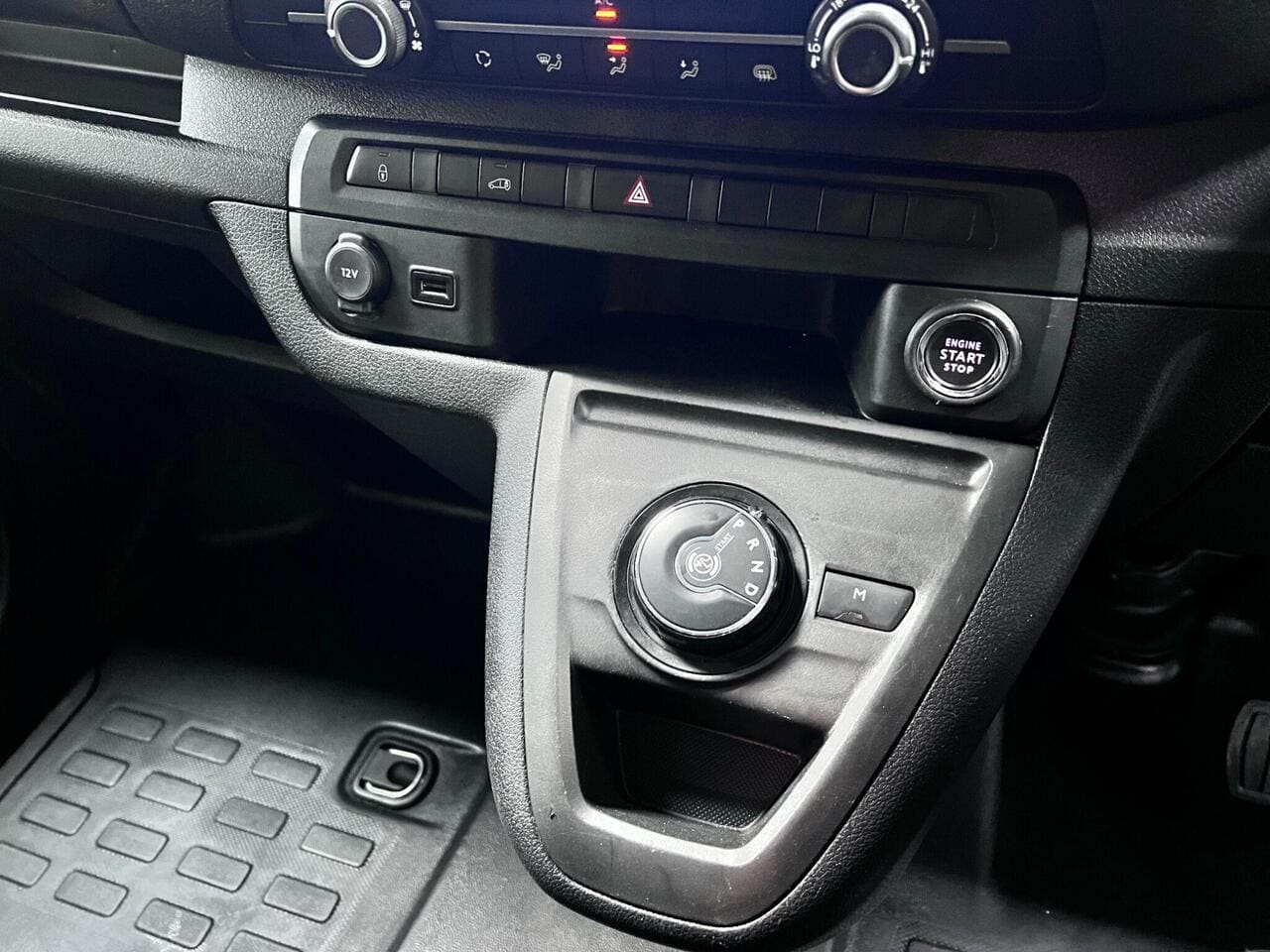 2023 Toyota ProAce, misc controls (photo 12 of 36)