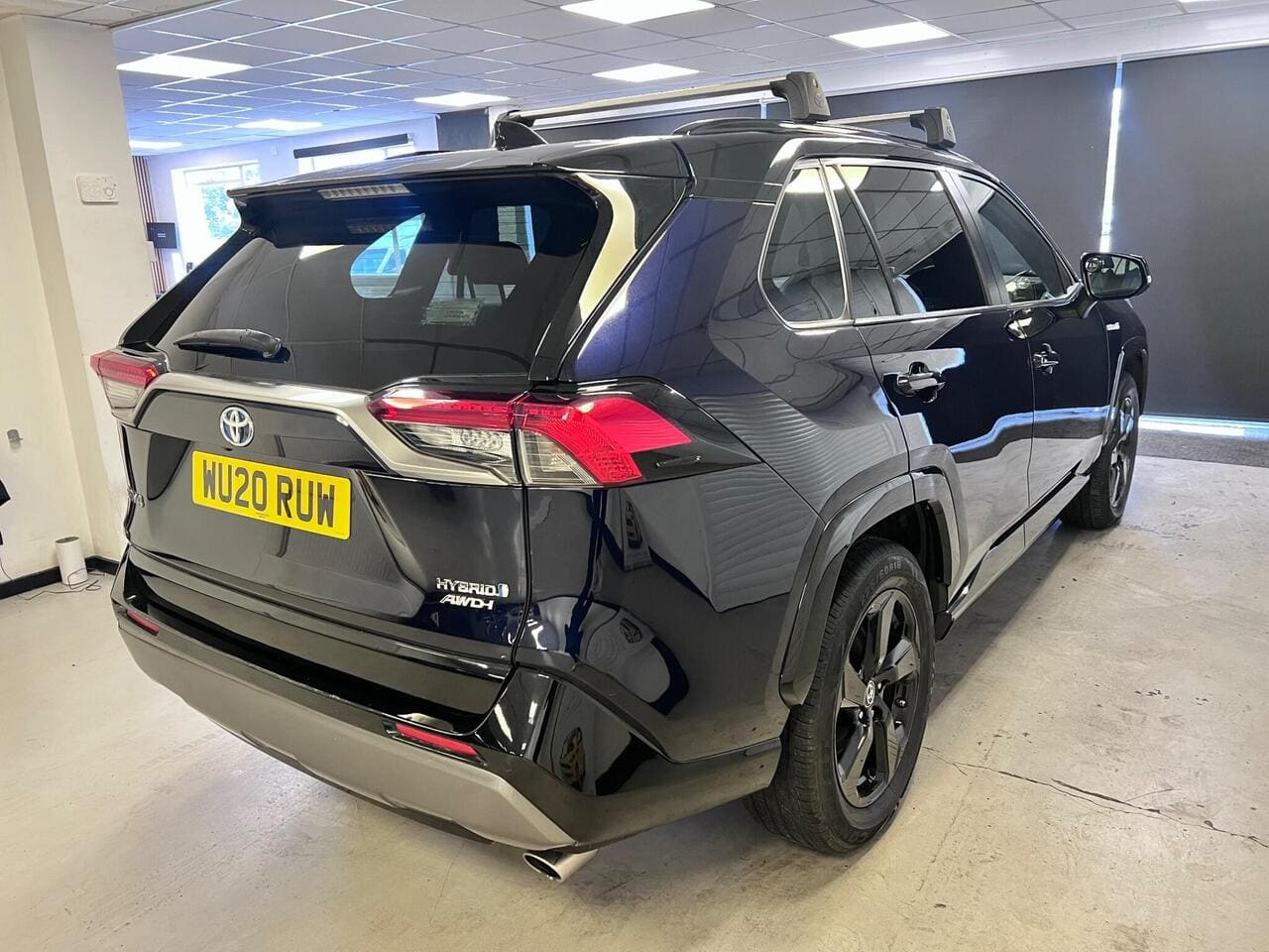2020 Toyota RAV4, rear right (photo 5 of 49)