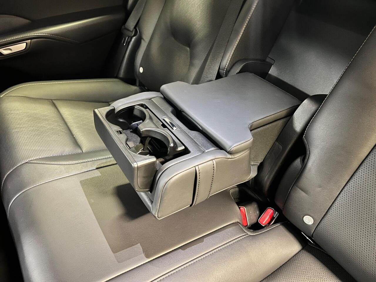 2024 Lexus RX (photo 33 of 57)
