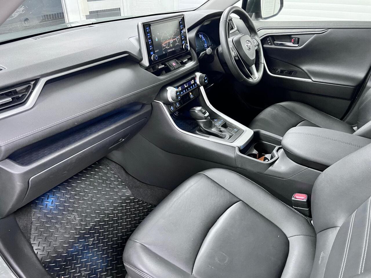 2020 Toyota RAV4, seat front passenger (photo 22 of 36)