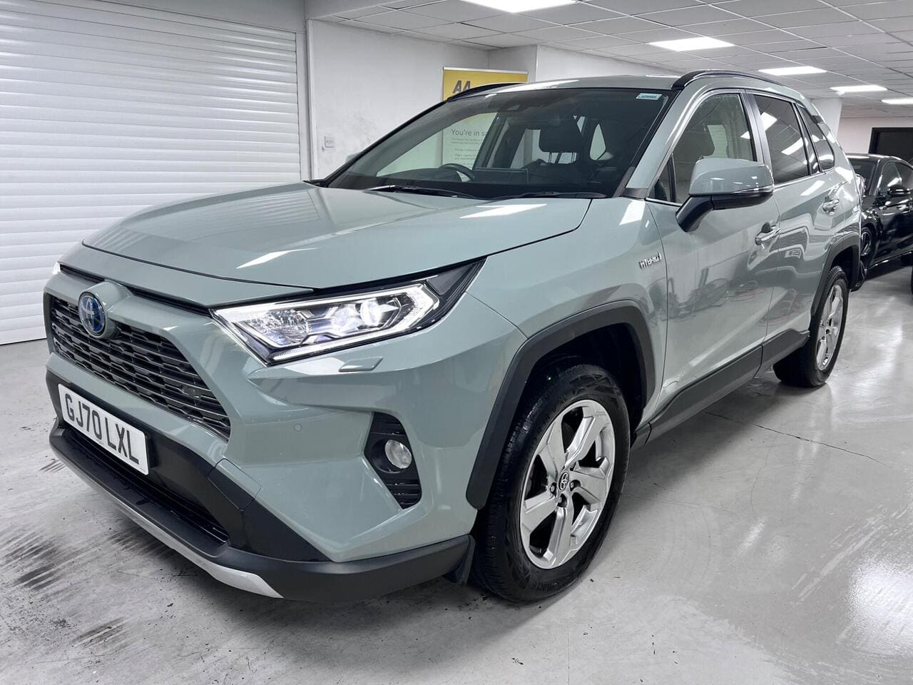 2020 Toyota RAV4, front left (photo 1 of 36)