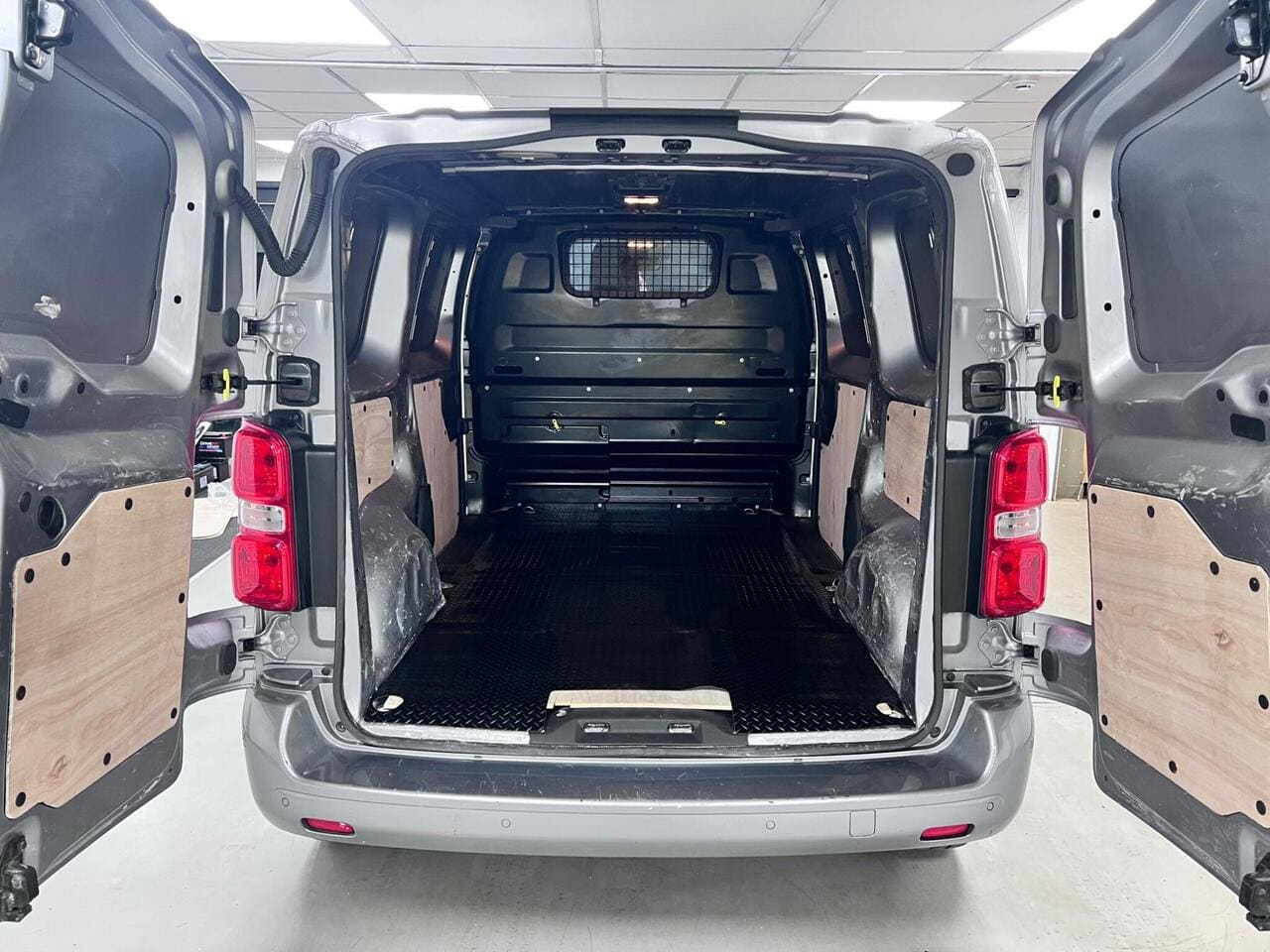 2023 Toyota ProAce, cargo space (photo 29 of 36)
