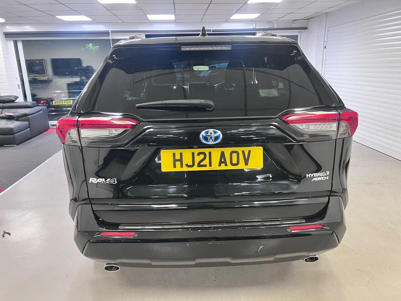 2021 Toyota RAV4, rear (photo 6 of 38)