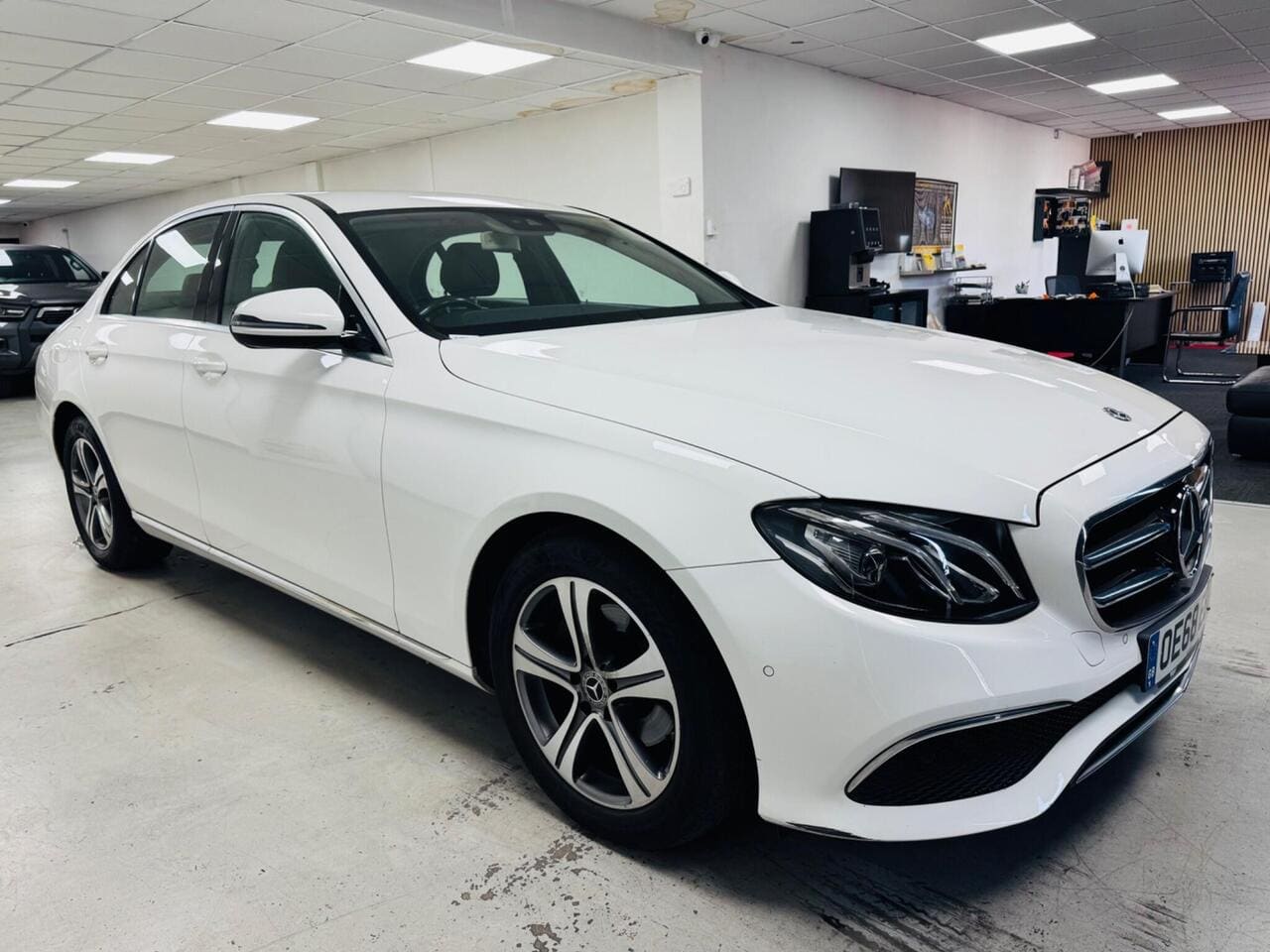 2018 Mercedes-Benz E Class, front right (photo 3 of 36)