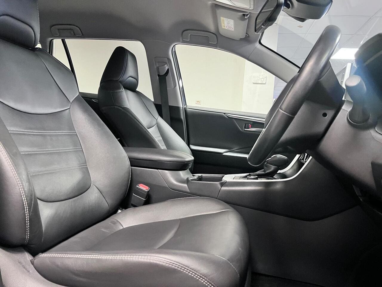 2019 Toyota RAV4, seat driver (photo 14 of 37)