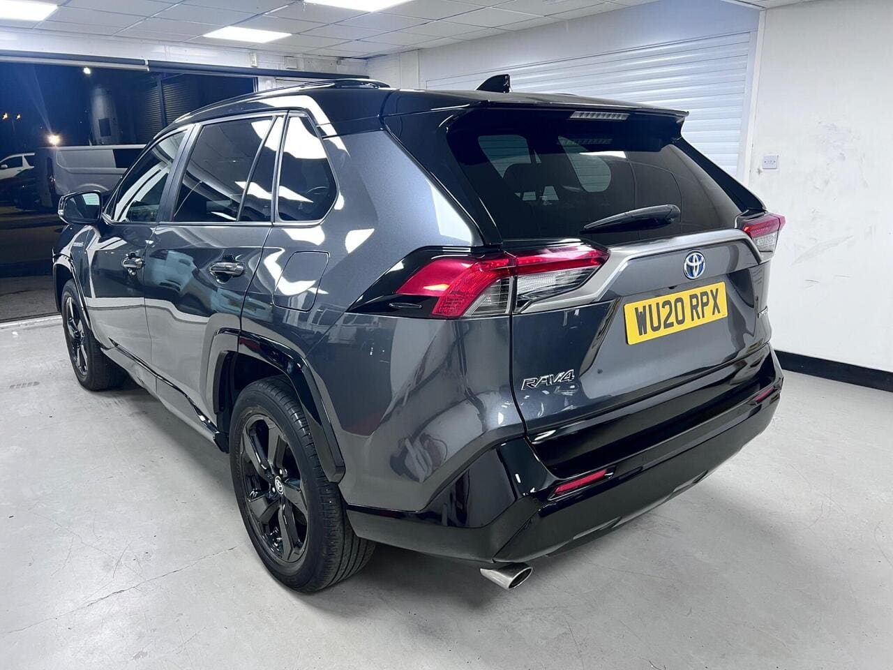 2020 Toyota RAV4, rear left (photo 7 of 43)
