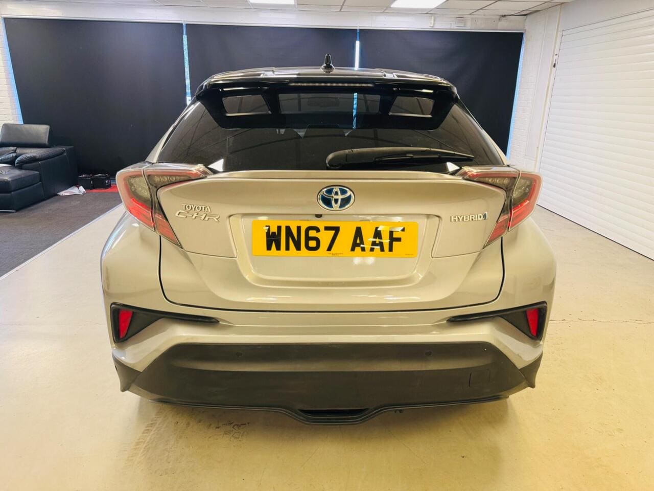 2017 Toyota C-HR, rear (photo 6 of 31)