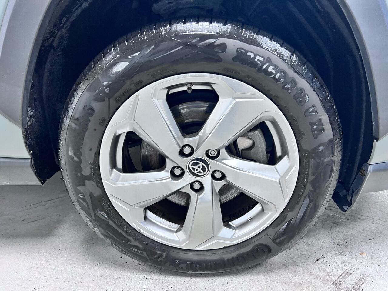 2020 Toyota RAV4, wheel (photo 34 of 36)