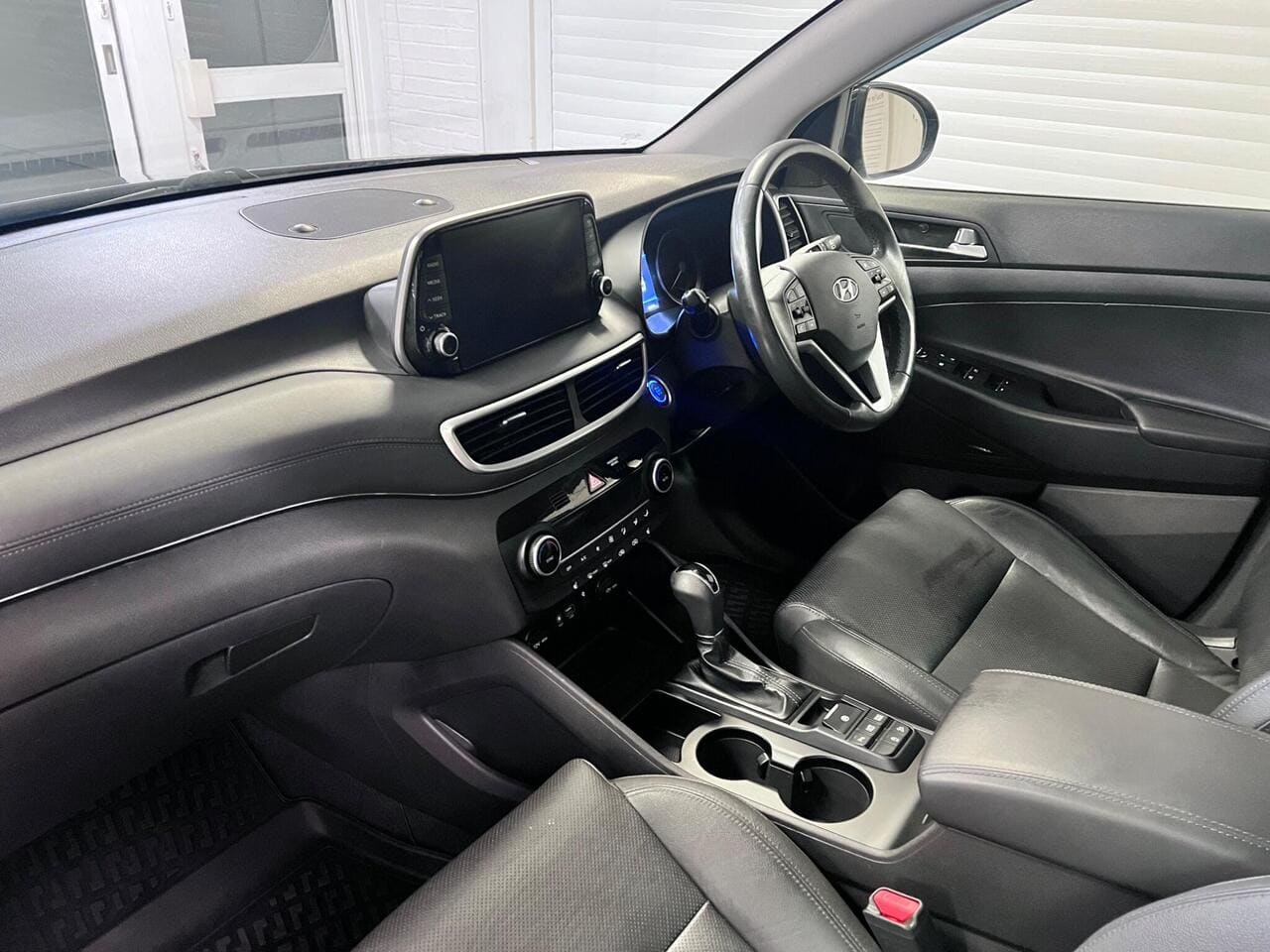 2020 Hyundai TUCSON, interior front (photo 20 of 40)