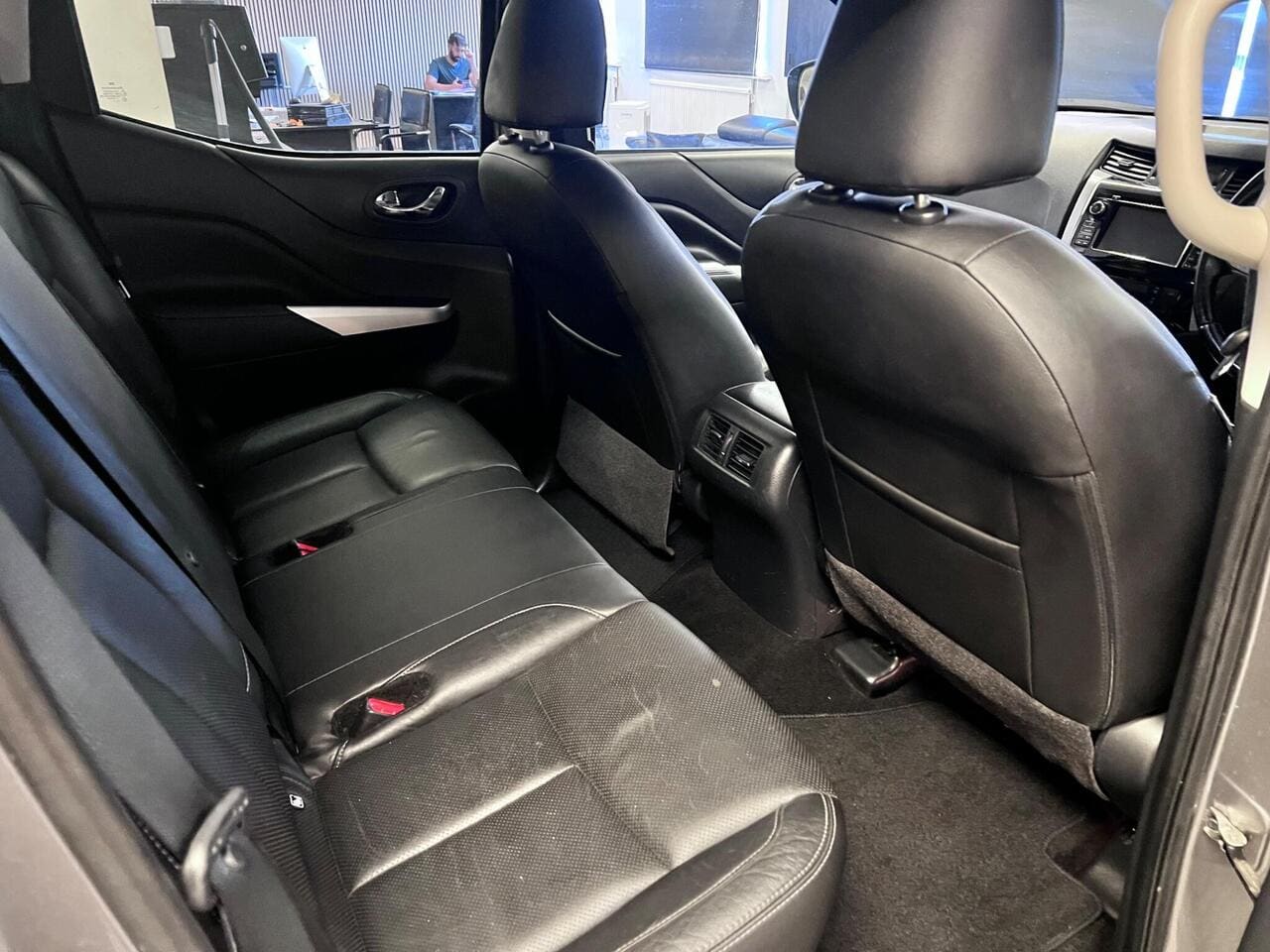 2019 Nissan Navara, seats rear (photo 18 of 33)