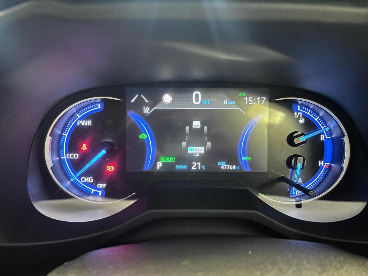 2020 Toyota RAV4, driver instruments (photo 40 of 49)