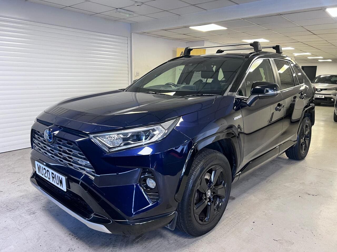 2020 Toyota RAV4, front left (photo 10 of 49)