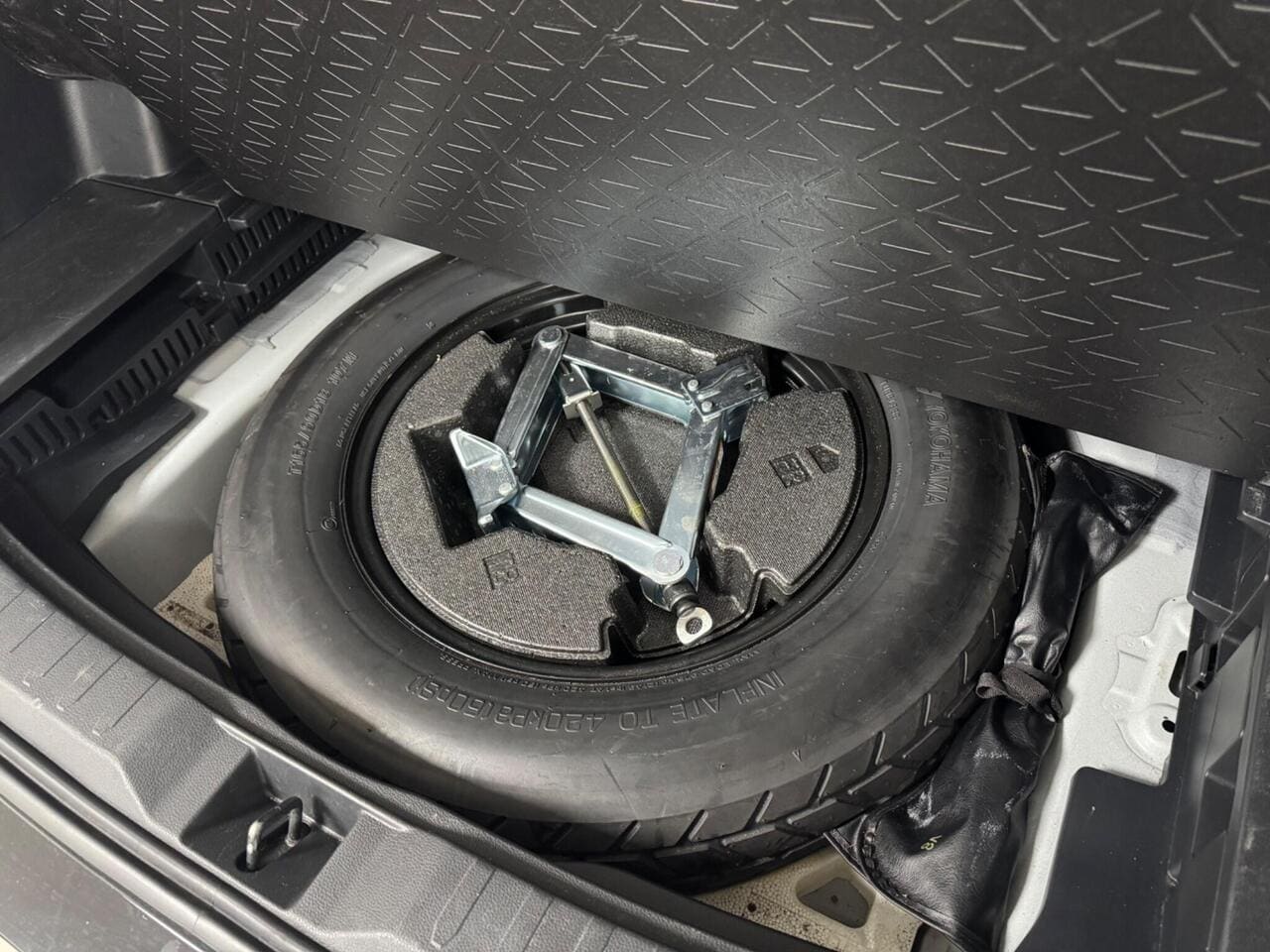 2022 Toyota RAV4 (photo 9 of 36)