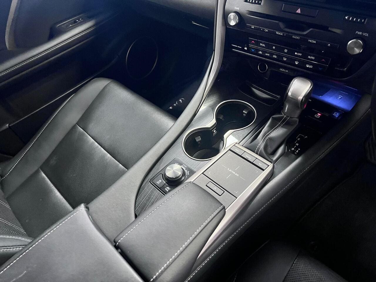 2020 Lexus RX, interior front (photo 33 of 45)