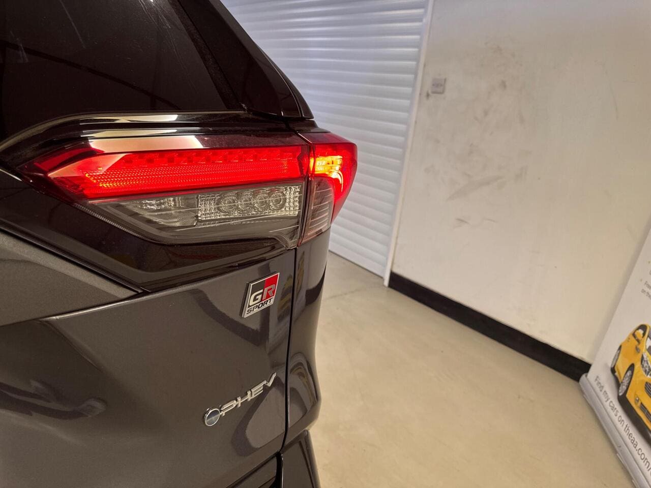 2025 Toyota RAV4, lights rear (photo 22 of 41)