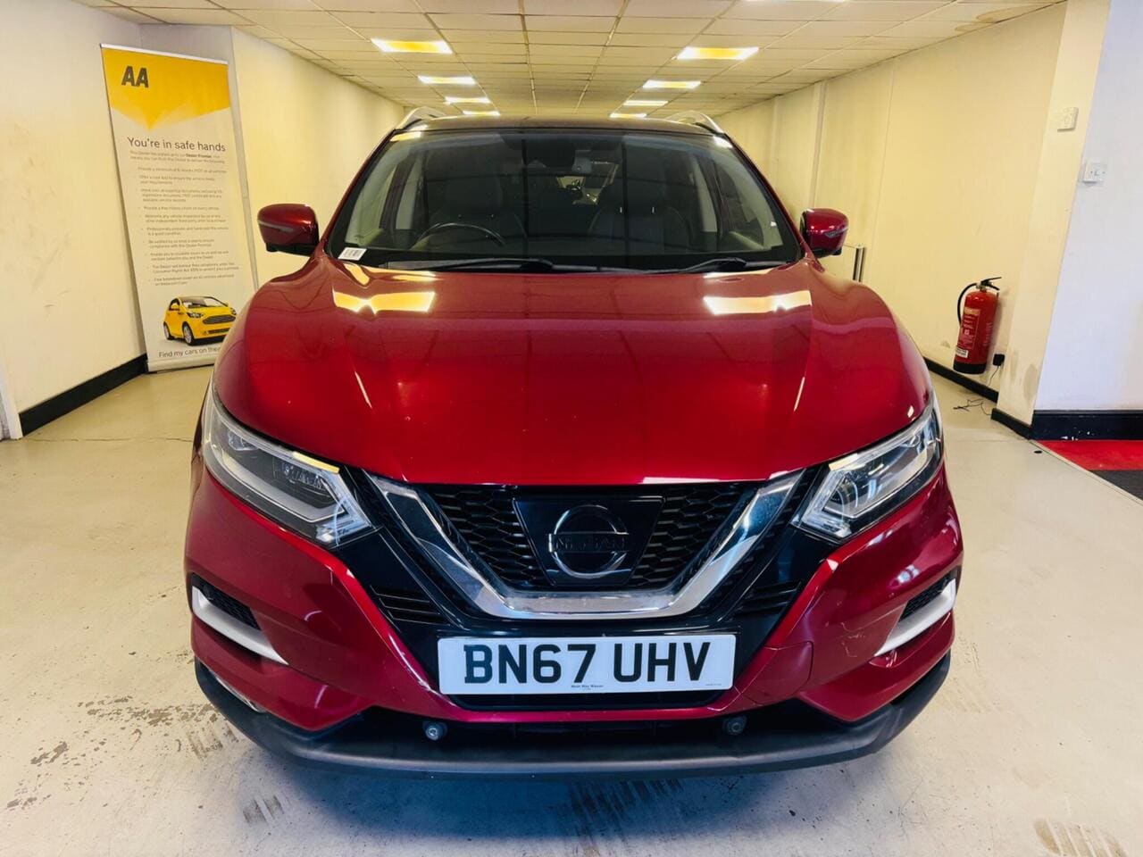 2017 Nissan Qashqai, front (photo 2 of 36)