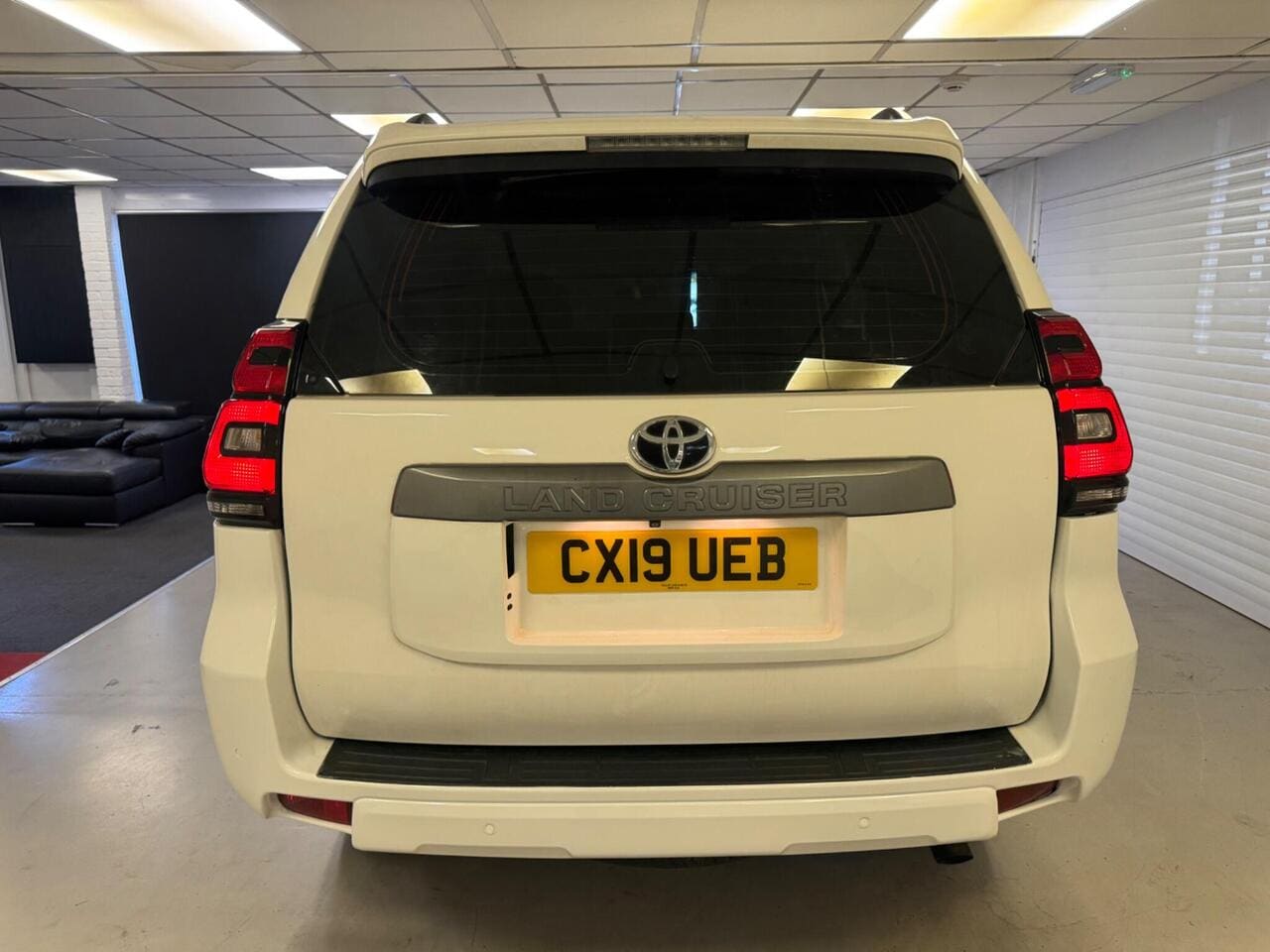 2019 Toyota Land Cruiser, rear (photo 39 of 39)