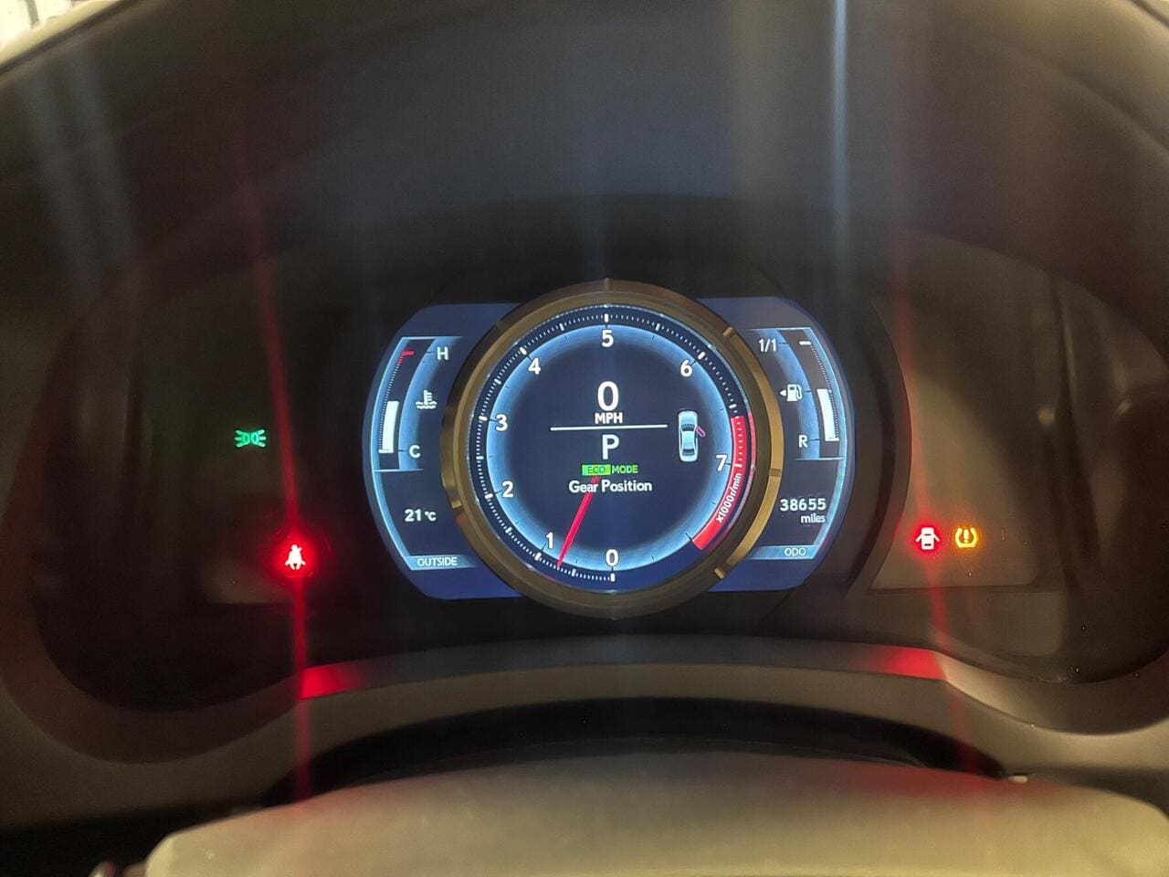 2013 Lexus IS, driver instruments (photo 26 of 34)
