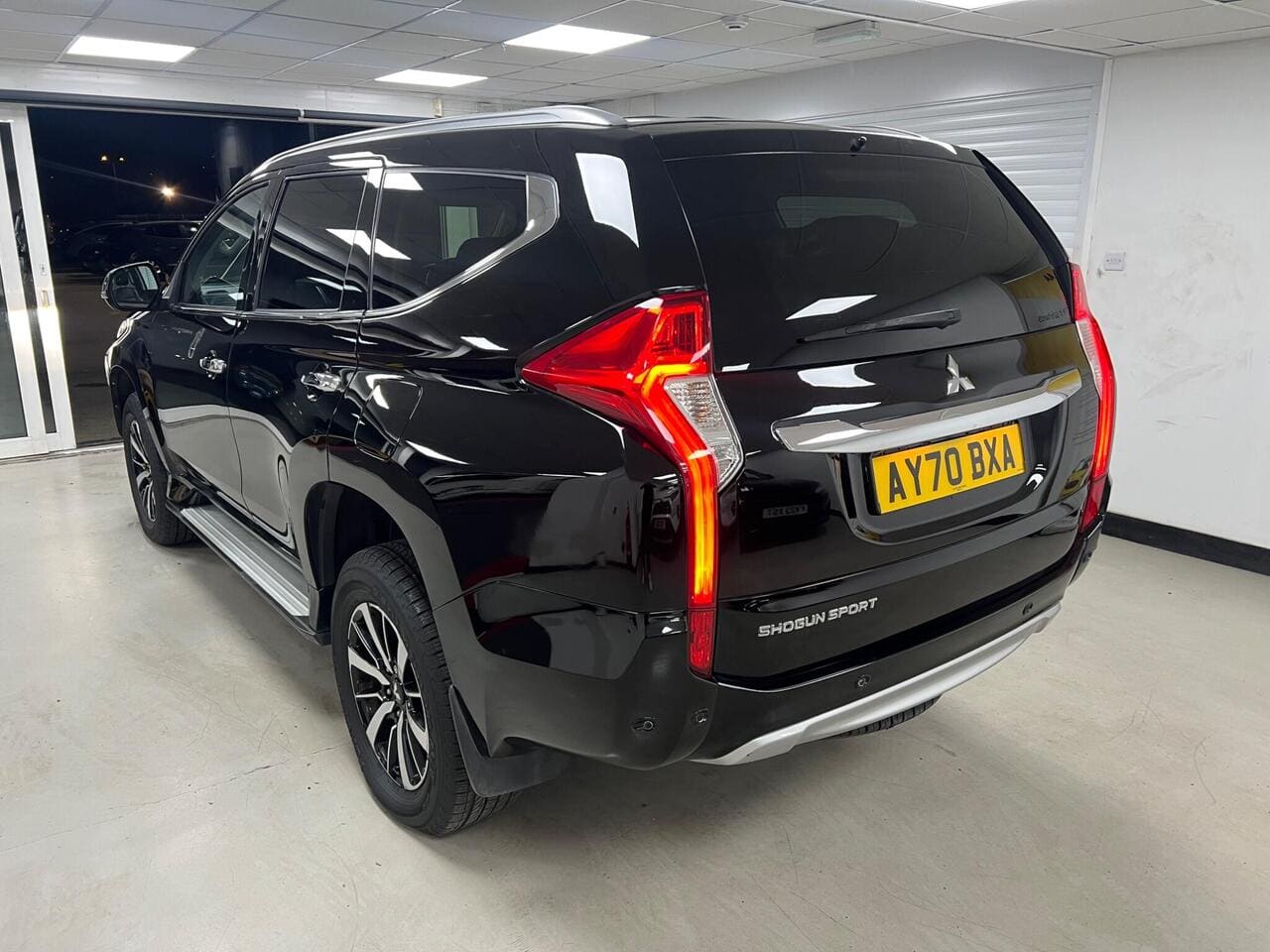 2020 Mitsubishi Shogun Sport, rear left (photo 6 of 44)