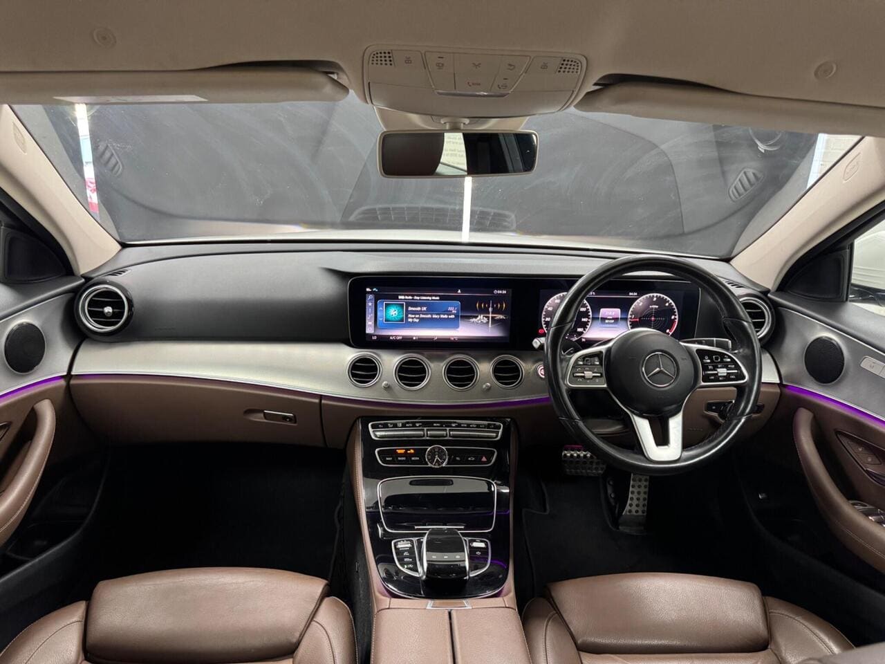 2018 Mercedes-Benz E Class, interior front (photo 25 of 36)