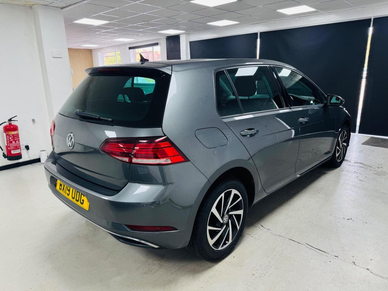 2019 Volkswagen Golf, rear right (photo 6 of 30)
