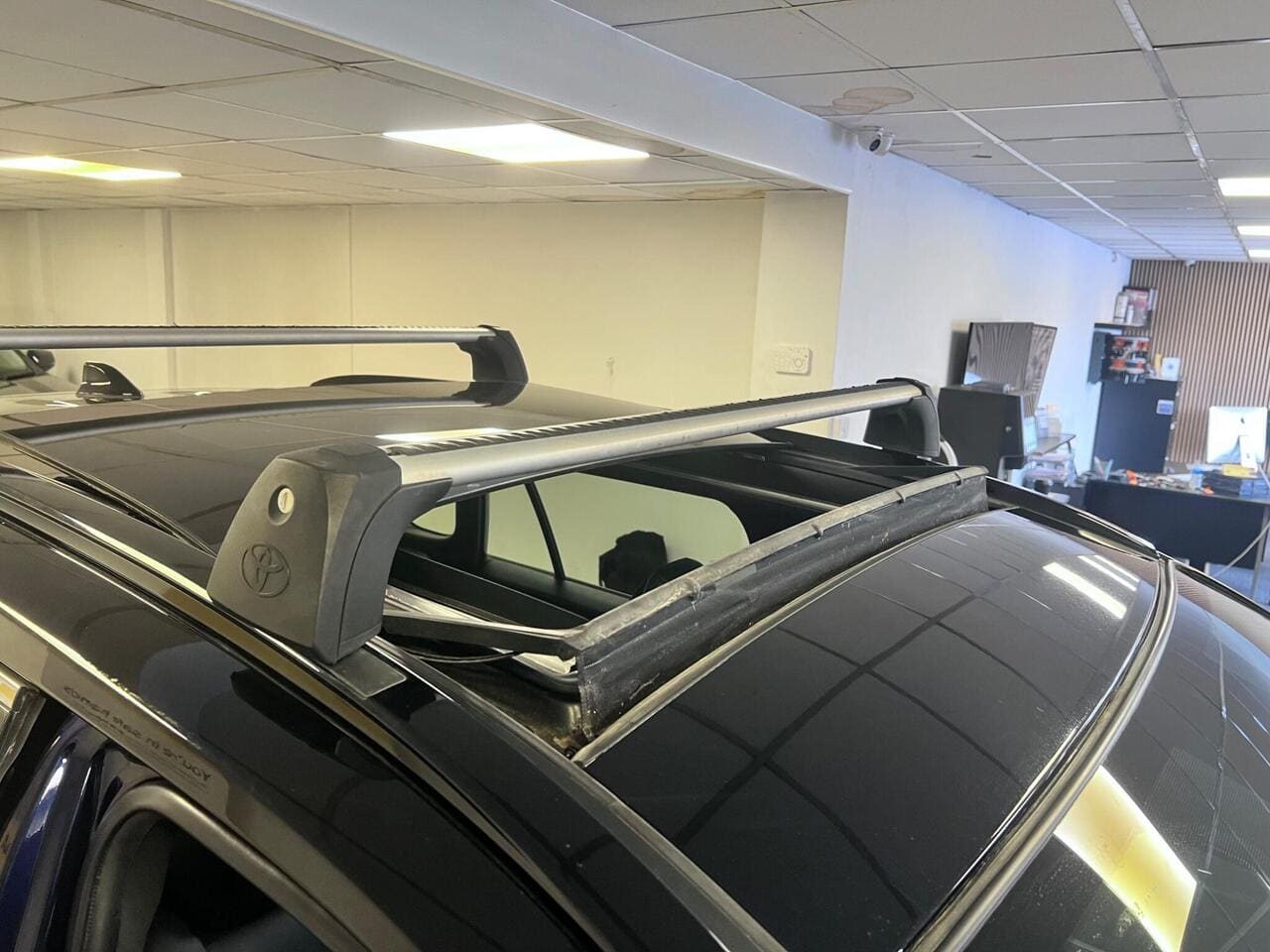 2020 Toyota RAV4, roof (photo 49 of 49)